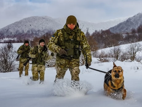 Термобелье, флиска и спальник: опытные бойцы советуют, как не замерзнуть в армии