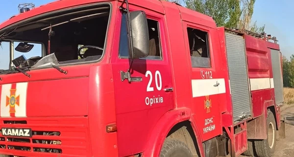 В Запорожье войска РФ атаковали автомобиль ГСЧС, который ехал тушить пожары