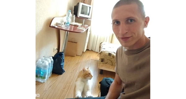 Надзиратели трижды пытались отобрать переноску: как военный вернулся из плена с котом