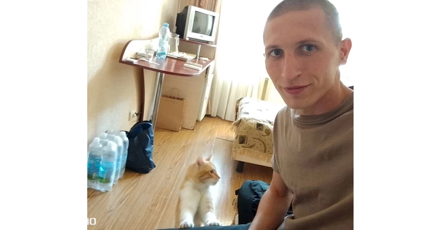 Наглядачі тричі намагалися відібрати переноску: як військовий повернувся з полону з котом