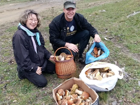 Грибники Прикарпатья: Белых хоть пока и мало, но они крупные и практически идеальные