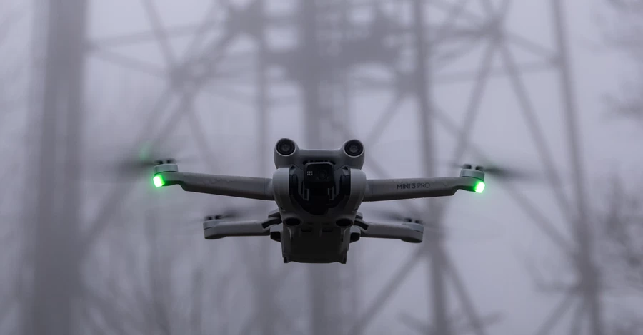 Российский дрон ударил по маршрутке в Запорожской области, ранен мужчина