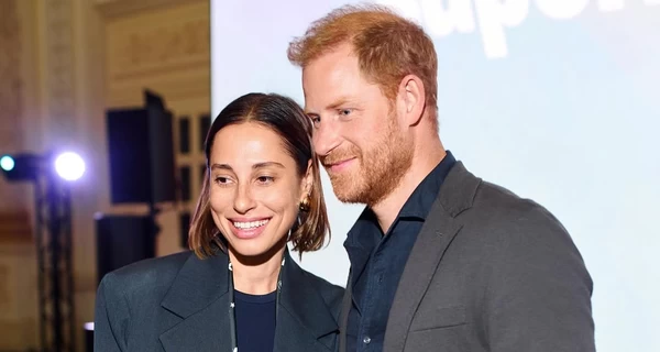 Принцу Гаррі подарували вишиванку від улюбленого бренду Зеленської