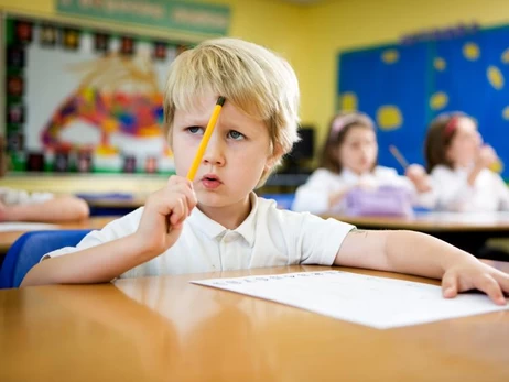 Ни на что не повлияет, а для детей – стресс: зачем МОН хочет ввести ВНО в 4-х классах