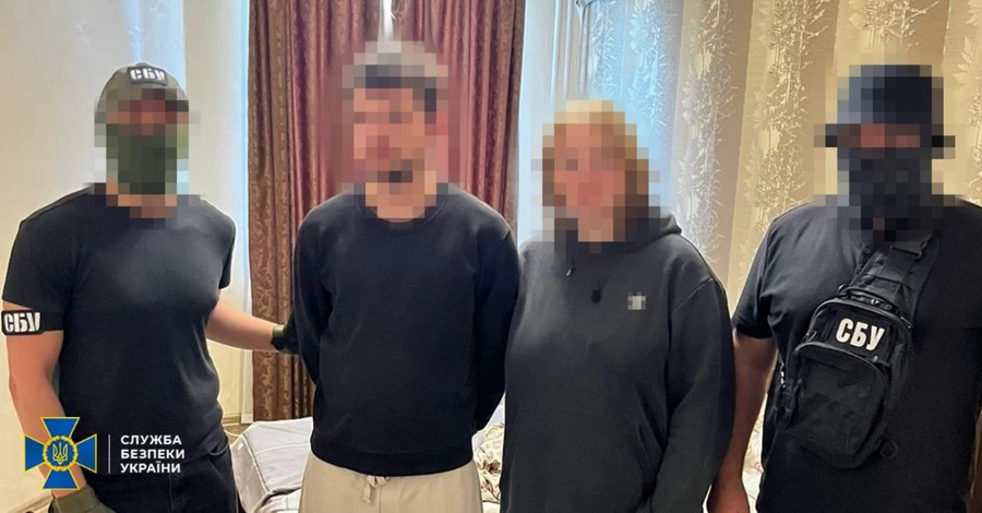 У Києві затримали подружжя, яке встановило камери у багатоповерхівках, щоб коригувати удари