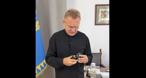 Городской голова Львова Садовый нашел в кабинете прослушивающее устройство