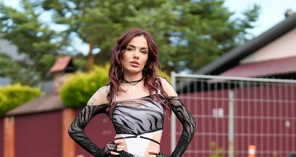 MamaRika на архивном фото показала, как выглядела в детстве