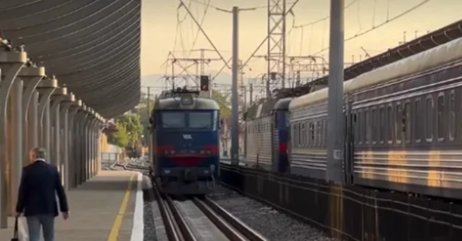 Залізничники переправляли ухилянтів у Польщу  - ховали їх у локомотивах