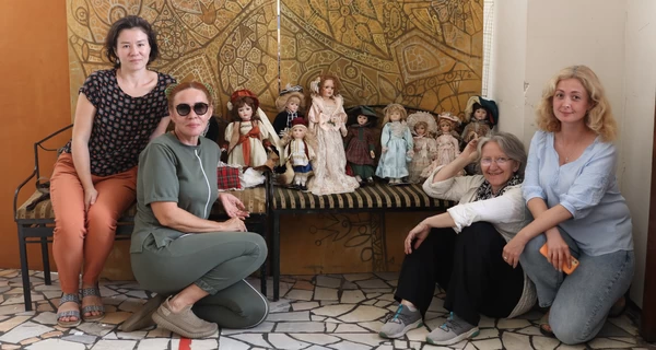 Порцелянові ляльки повернулися додому: до Харкова передали частину унікальних іграшок