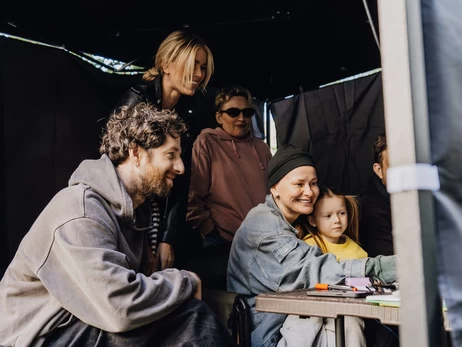 Кузнецова, Парастаєв і Довженко знімаються у ромкомі «Випробувальний термін»