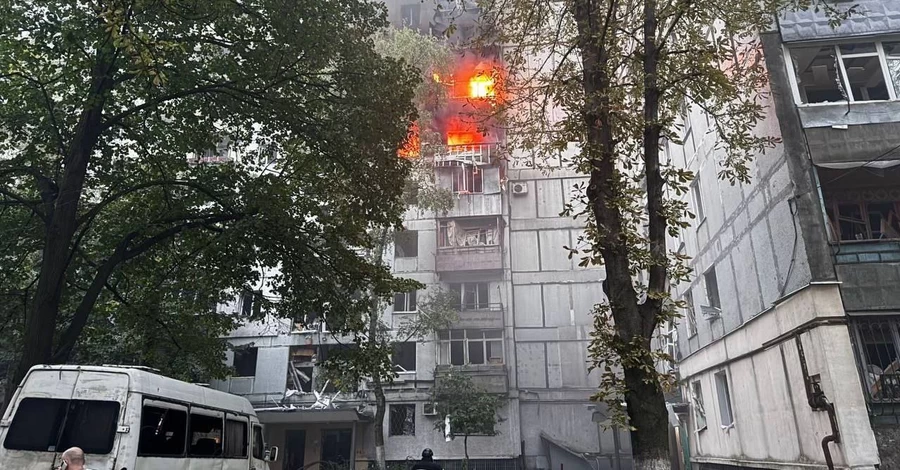 Россияне атаковали ночью Николаев ракетами и дронами, а в Днепре - попали в многоэтажку