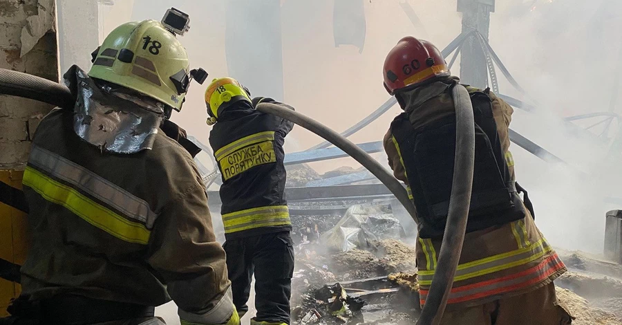 Росія атакувала ракетою склад супермаркету АТБ у Дніпрі