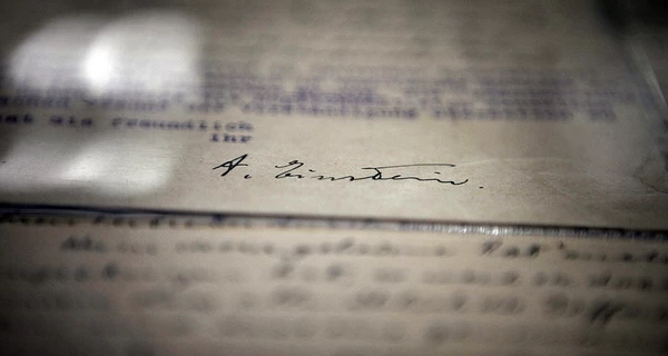 В США продадут с молотка рукописную статью Эйнштейна