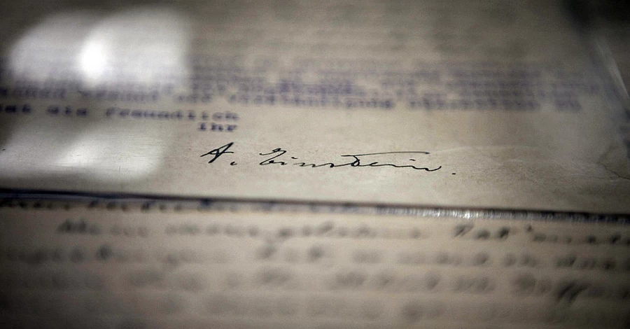 В США продадут с молотка рукописную статью Эйнштейна