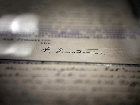 В США продадут с молотка рукописную статью Эйнштейна