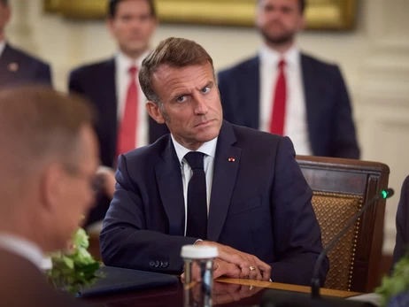Нарушения российскими дронами пространства стран НАТО не случайность, - Макрон