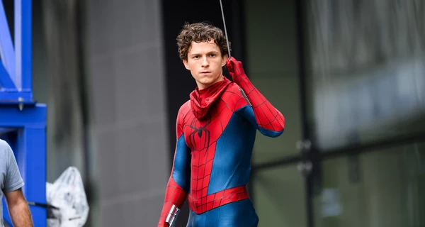 Том Холланд получил сотрясение мозга во время исполнения трюка - съемки 