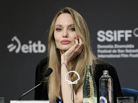 Анджелина Джоли резко высказалась о свободе слова в США: Я не узнаю свою страну