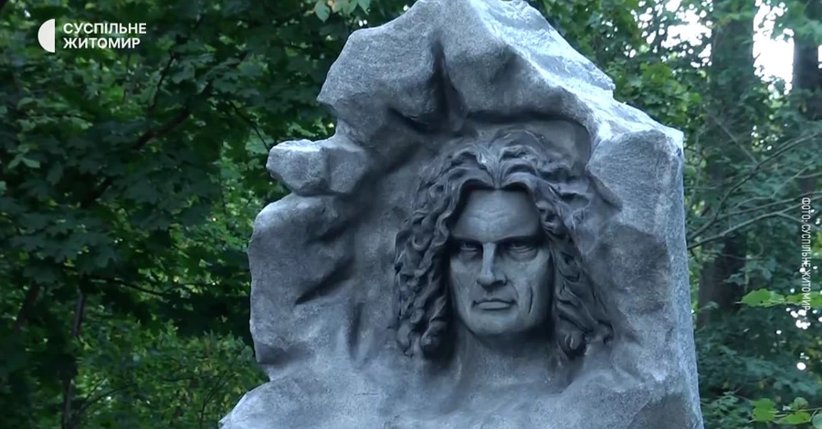 На Житомирщине открыли памятник Кузьме Скрябину с надписью 