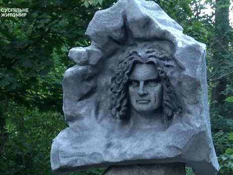 На Житомирщине открыли памятник Кузьме Скрябину с надписью 