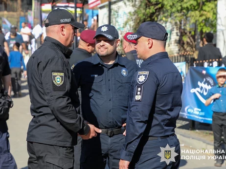 В Умань приехали около 40 тысяч хасидов - полиция установила КПП, проверяет документы и осматривает машины