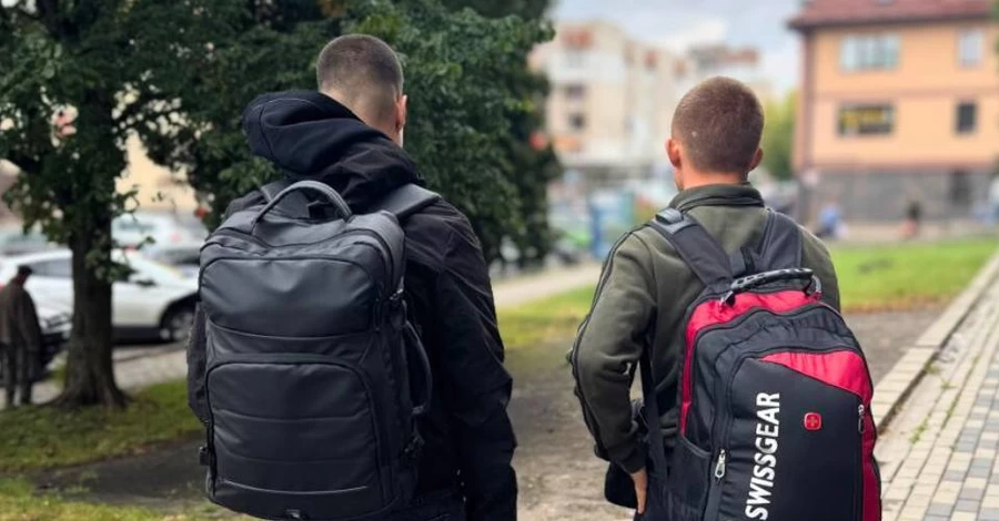 З окупації врятували двох українських підлітків, які отримали повістки до армії РФ