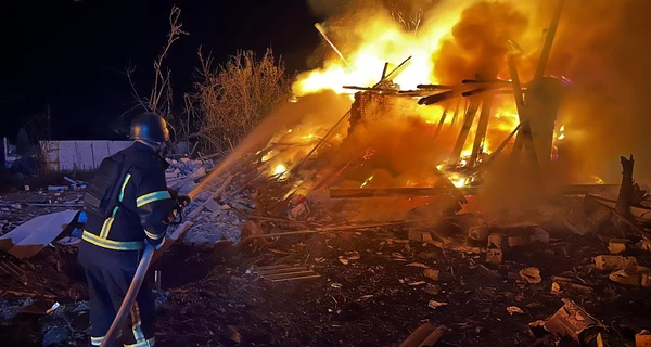 Россия вторую ночь подряд атаковала Запорожье авиабомбами, погиб мужчина