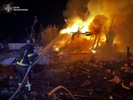 Россия вторую ночь подряд атаковала Запорожье авиабомбами, погиб мужчина