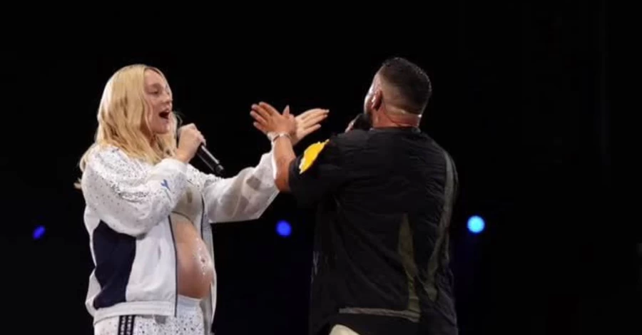 MONATIK під час концерту натякнув на стать дитини ROXOLANA