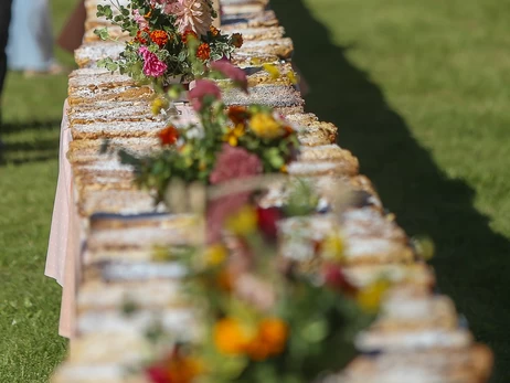 На Львівщині спекли пляцок вагою 540 кг, він потрапив до Книги світових рекордів 