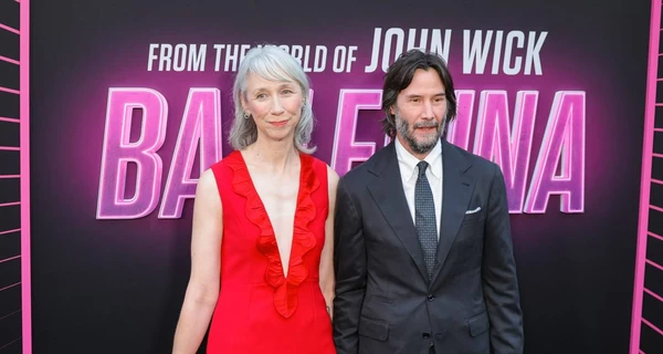 Агент Киану Ривза опроверг слухи, что он сыграл тайную свадьбу с возлюбленной