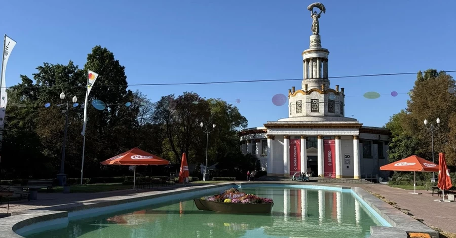 На ВДНХ в Киеве восстановили центральный бассейн, который не работал более 10 лет