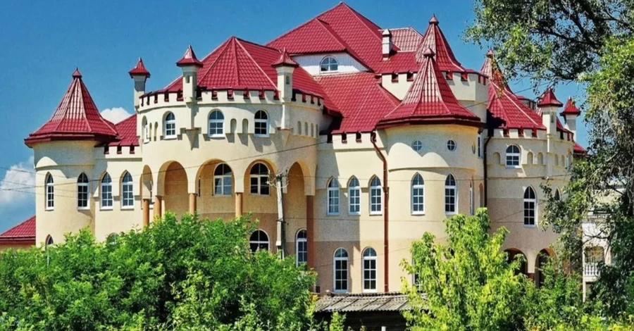 Міфи і правда про найбагатше село України: чому в Нижній Апші будують лише палаци 