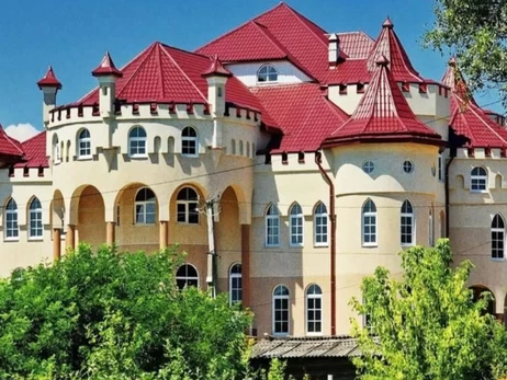 Мифы и правда о самом богатом селе Украины: почему в Нижней Апше строят только дворцы 