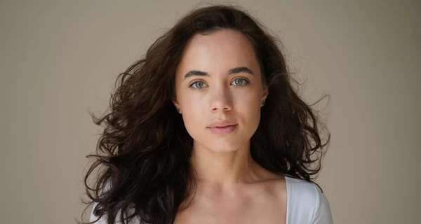 Актриса Александра Сорока: Война заставляет делать выбор – кого спасать первым, кого поддержать