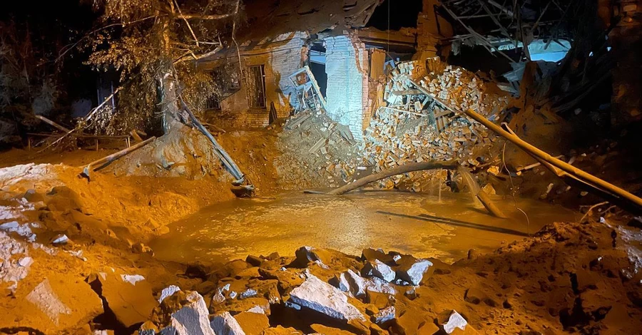 Армия РФ попала ракетой по многоэтажке в Запорожье, среди пострадавших - трое детей