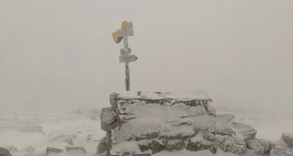 Карпаты засыпало снегом - на горе Поп Иван - минус 3 градуса
