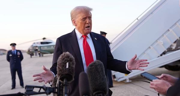 Трамп объявил о стопроцентном тарифе на все иностранные фильмы