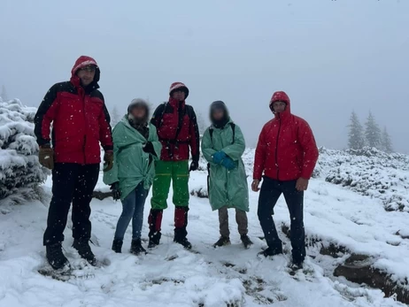 На Говерлі врятували жінку та 15-річного підлітка, які потрапили у пастку негоди