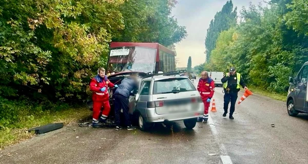 На Киевщине в ДТП с маршруткой погиб мужчина, шестеро взрослых и двое детей - ранены