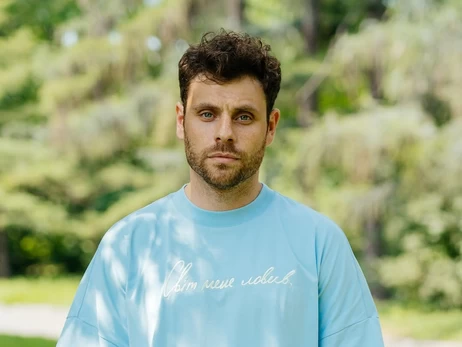 Актер Логай после потери пальца попал в ДТП