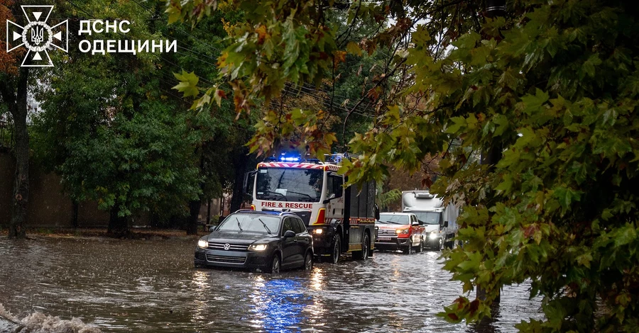 Через багатогодинну зливу в Одесі затопило торговий центр, паркінги, ЖК 