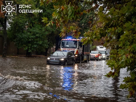 Через багатогодинну зливу в Одесі затопило торговий центр, паркінги, ЖК 