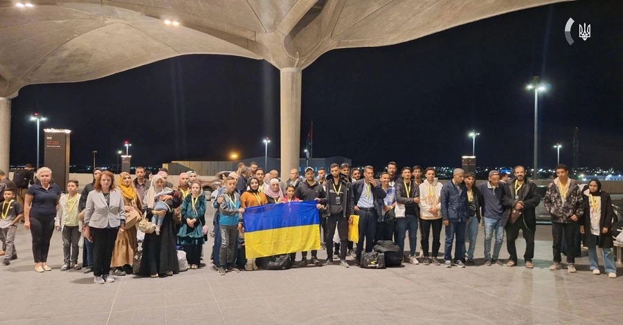 Украина эвакуировала из Газы 48 своих граждан, среди них - женщины и дети