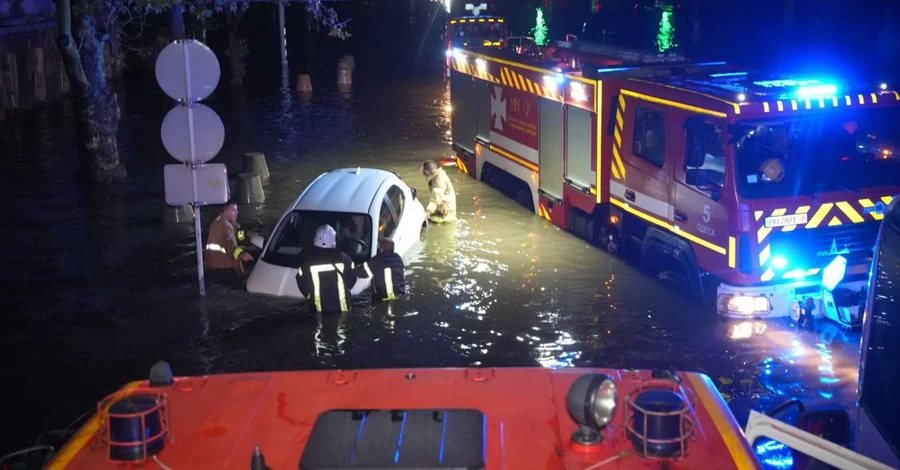 Укргидрометцентр назвал причины ливней в Одессе, из-за которых погибли девять человек