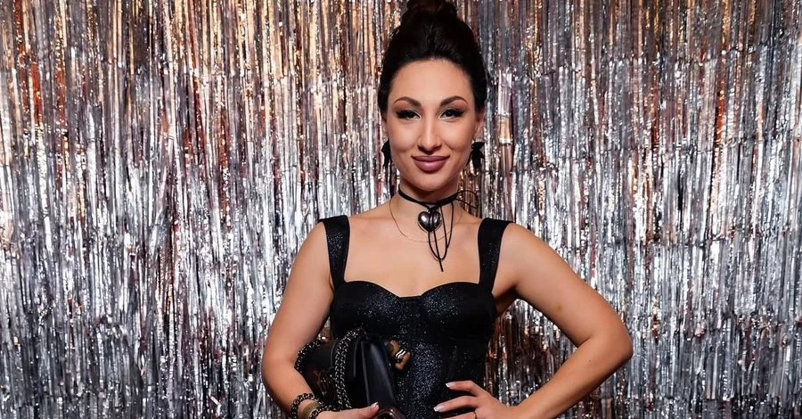 Блогера и участницу шоу 