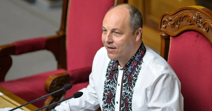 Зеленський надав звання Героя України Андрію Парубію, якого застрелили у Львові