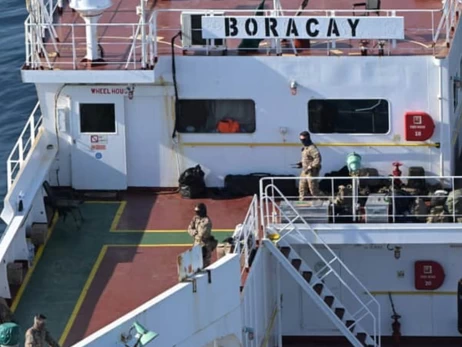 Французские военные зашли на танкер 