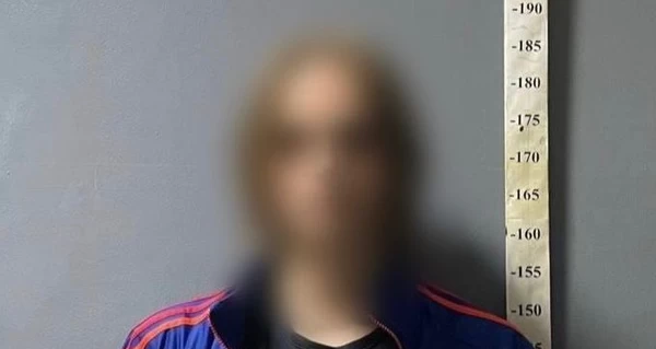 В Киеве мужчина избил женщину за замечание в магазине – его задержали