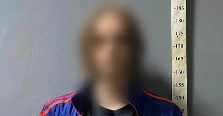 У Києві чоловік побив жінку за зауваження у магазині – його затримали